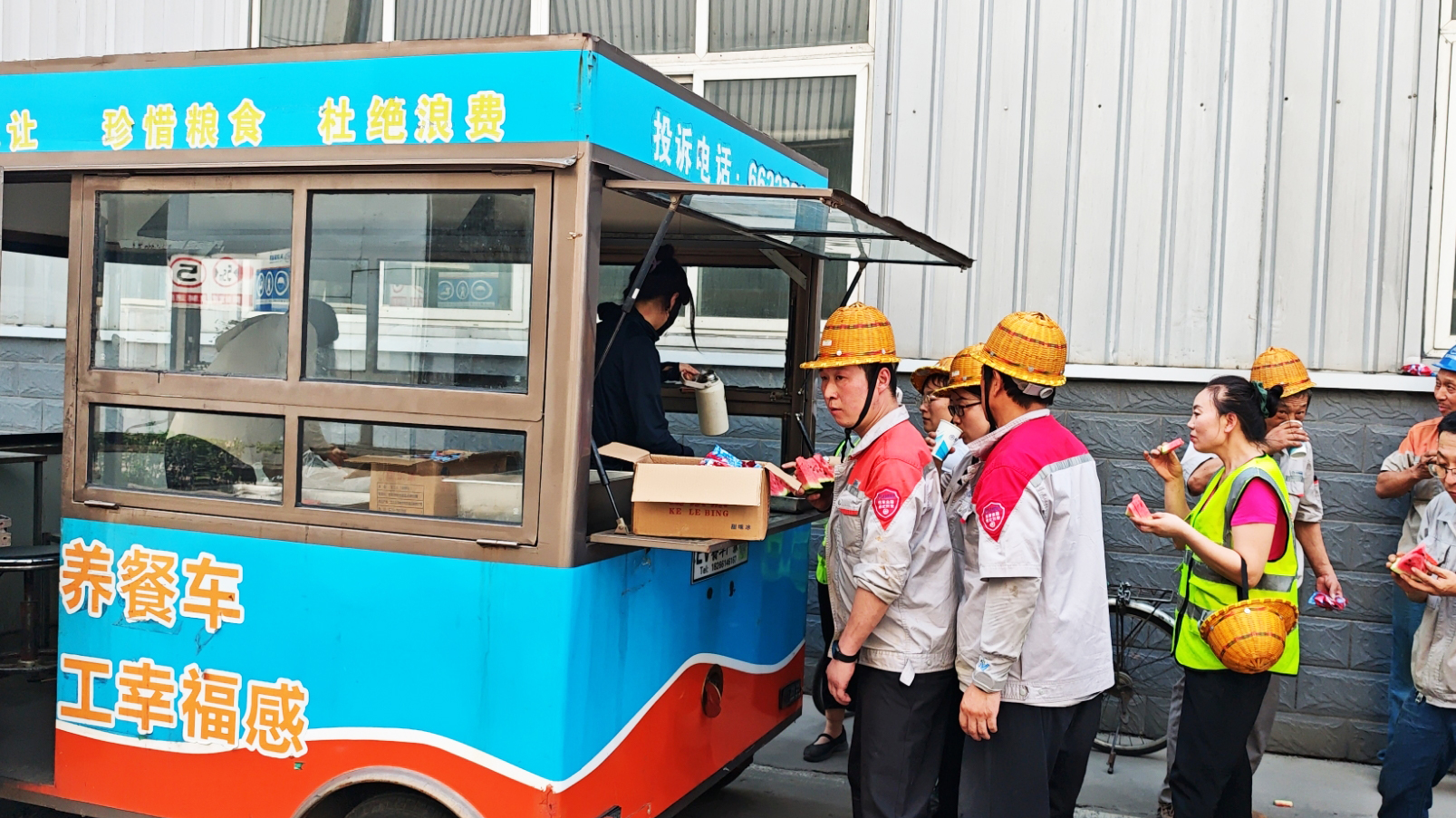 清凉随行，关爱不停 | bwin必赢电子唯一官网夏日“送清凉”活动持续进行中